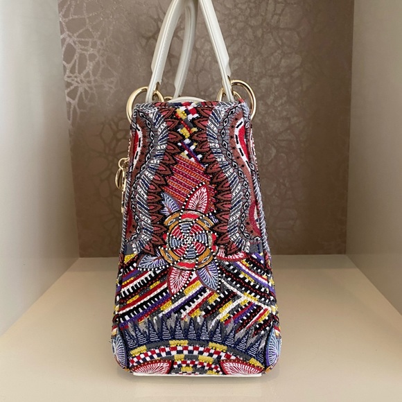Lady Dior Embroidered runway medium handbag - Picture 4 of 8